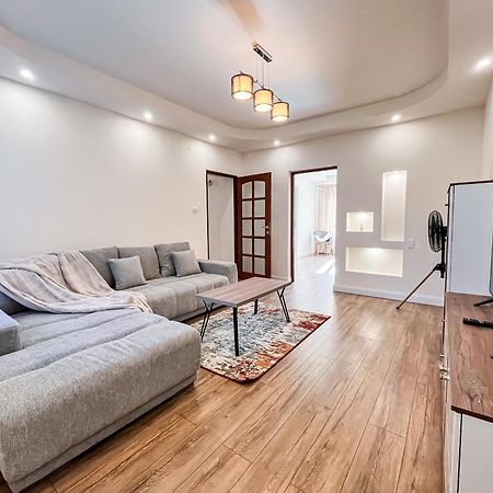 La Teatru - 2Bd Apartment Near Theatre And Old Town Brasov Ngoại thất bức ảnh