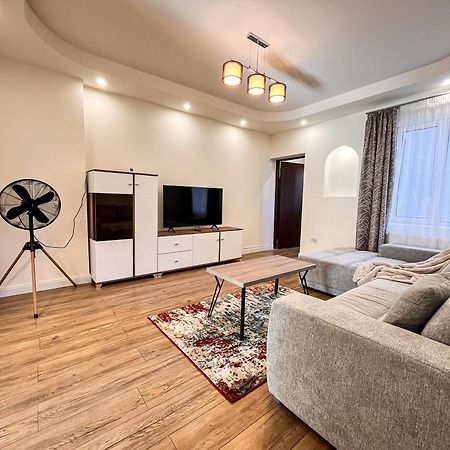 La Teatru - 2Bd Apartment Near Theatre And Old Town Brasov Ngoại thất bức ảnh