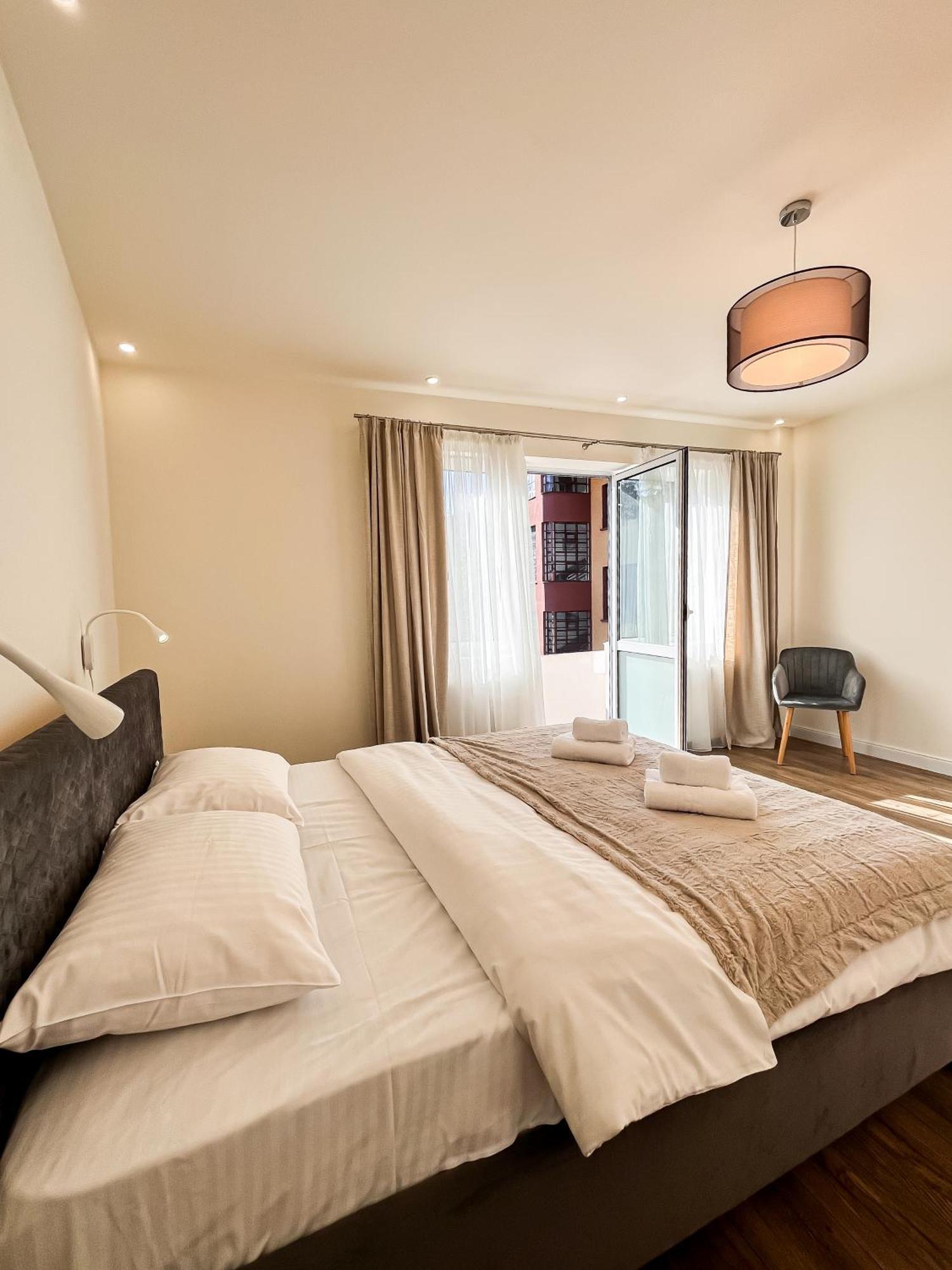 La Teatru - 2Bd Apartment Near Theatre And Old Town Brasov Ngoại thất bức ảnh