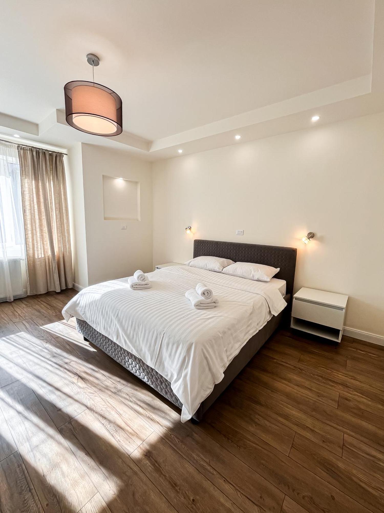 La Teatru - 2Bd Apartment Near Theatre And Old Town Brasov Ngoại thất bức ảnh