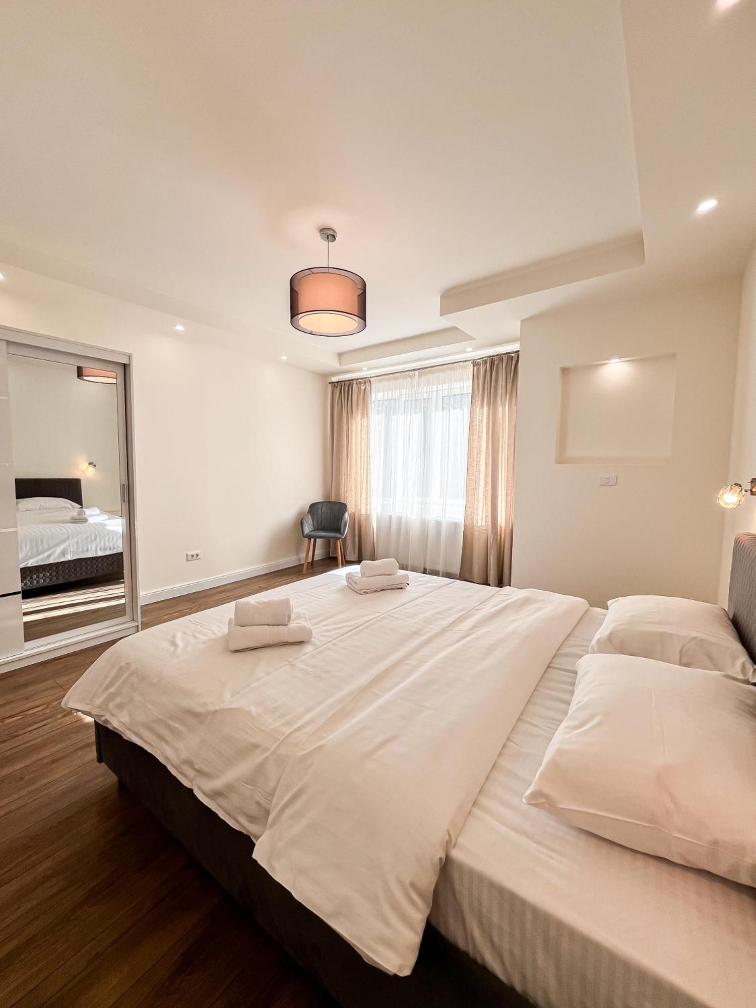 La Teatru - 2Bd Apartment Near Theatre And Old Town Brasov Ngoại thất bức ảnh